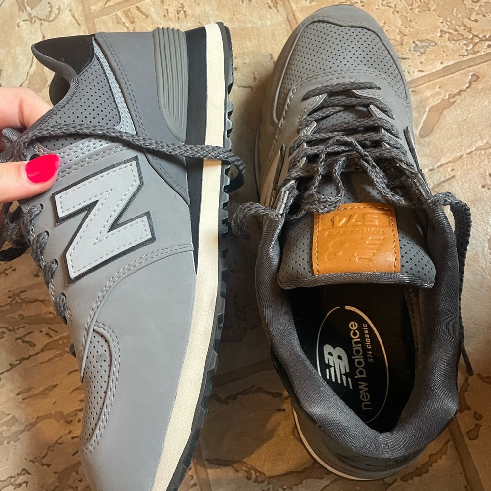 Men’s size 9 New Balance ml574GPB. They are grey with black outline.